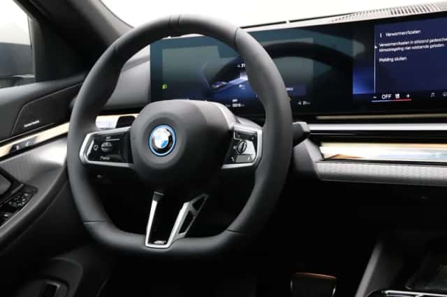 BMW i5 (2026) thumbnail 2