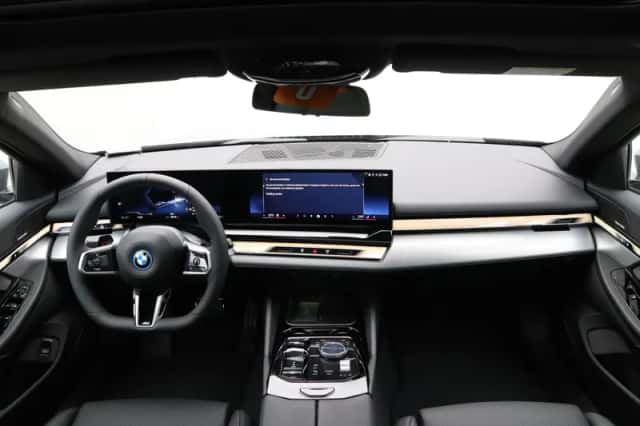BMW i5 (2026) thumbnail 13