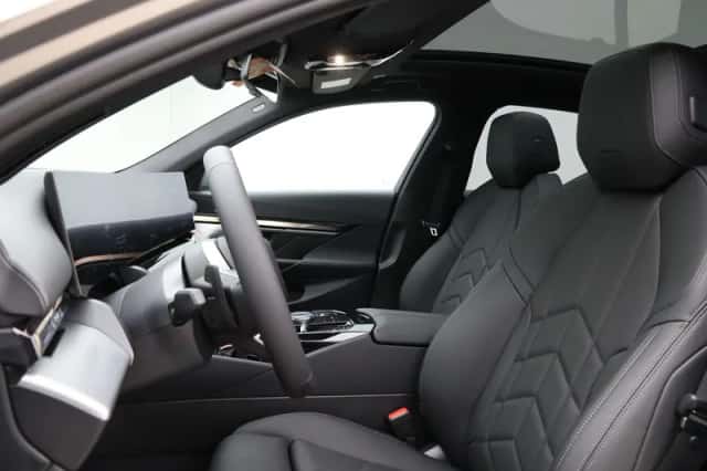 BMW i5 (2026) thumbnail 5