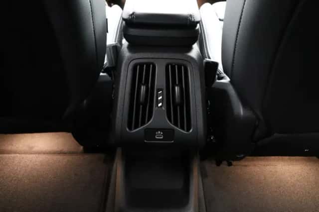 BMW iX1 (2026) thumbnail 16