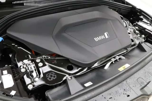 BMW iX1 (2026) thumbnail 4
