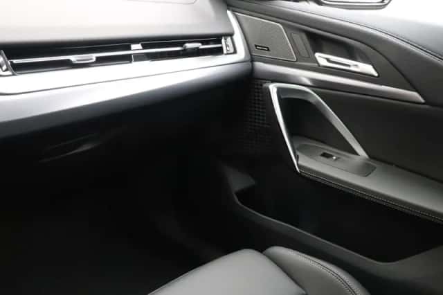 BMW iX2 (2026) thumbnail 17