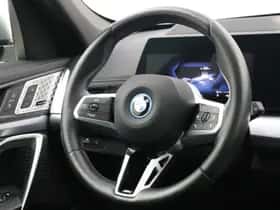 BMW iX1 (2023) thumbnail 2