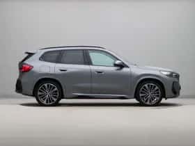 BMW iX1 (2023) thumbnail 8