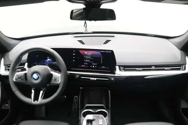BMW iX1 (2026) thumbnail 13