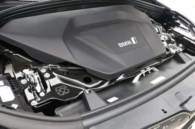 BMW iX1 (2026) thumbnail 4