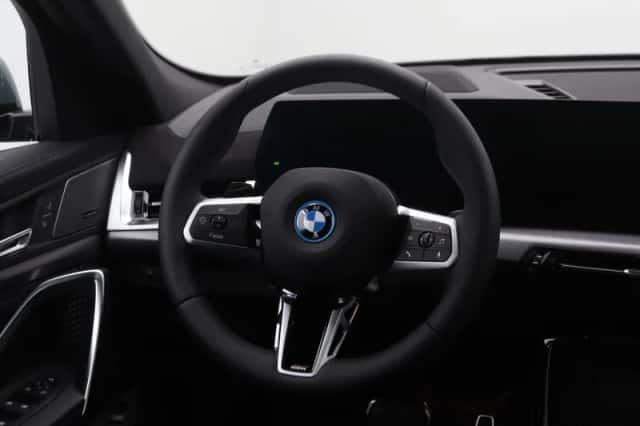 BMW iX2 (2026) thumbnail 2