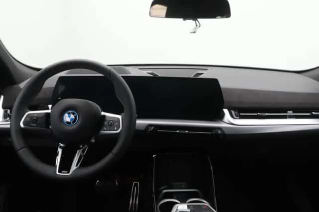 BMW iX2 (2026) thumbnail 11