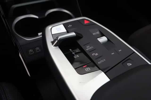 BMW iX2 (2026) thumbnail 16