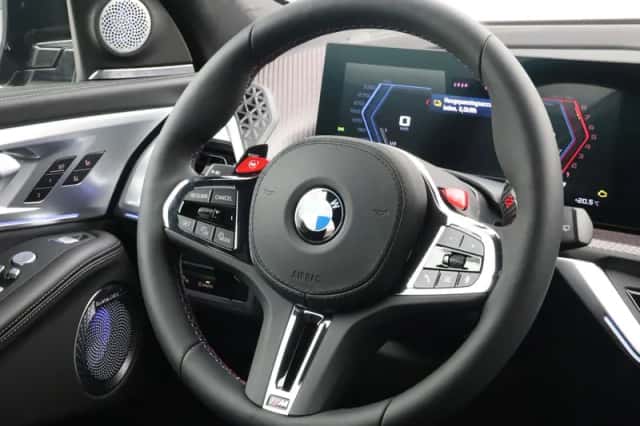 BMW XM (2026) thumbnail 2