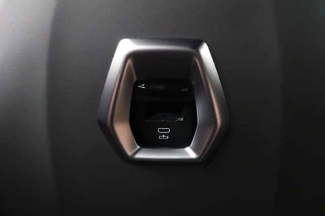 BMW XM (2026) thumbnail 31