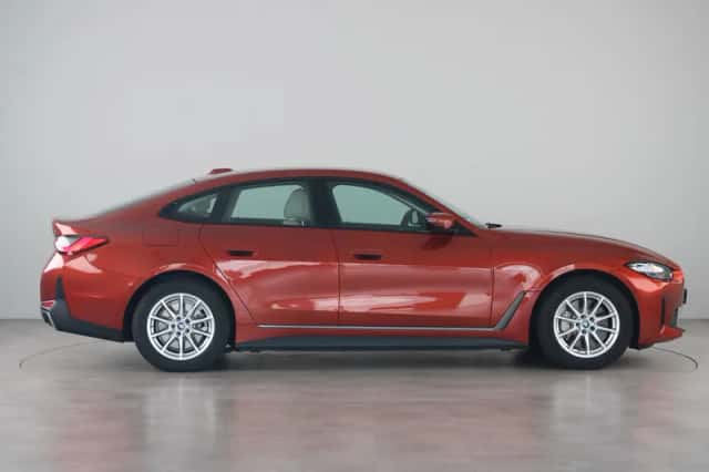 BMW i4 (2023) thumbnail 4