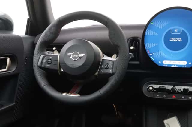 MINI Cooper (2025) thumbnail 2