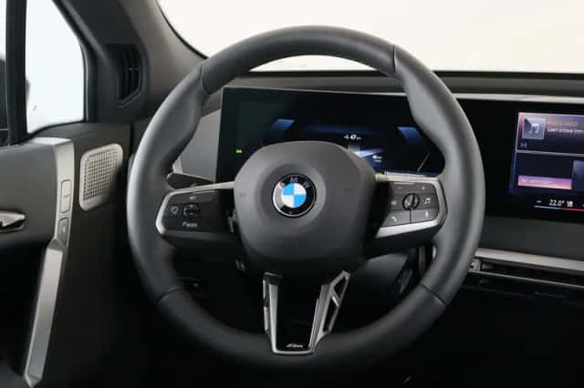 BMW iX (2026) thumbnail 2