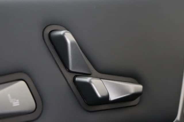 BMW iX (2026) thumbnail 15