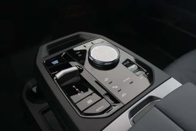 BMW iX (2026) thumbnail 17