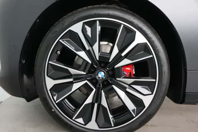 BMW iX (2026) thumbnail 18