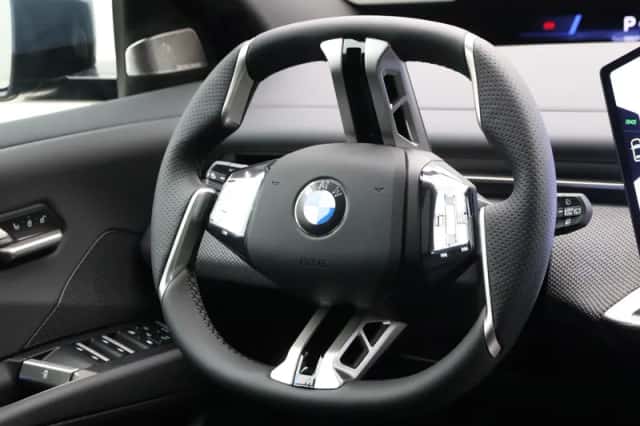 BMW iX3 (2026) thumbnail 2