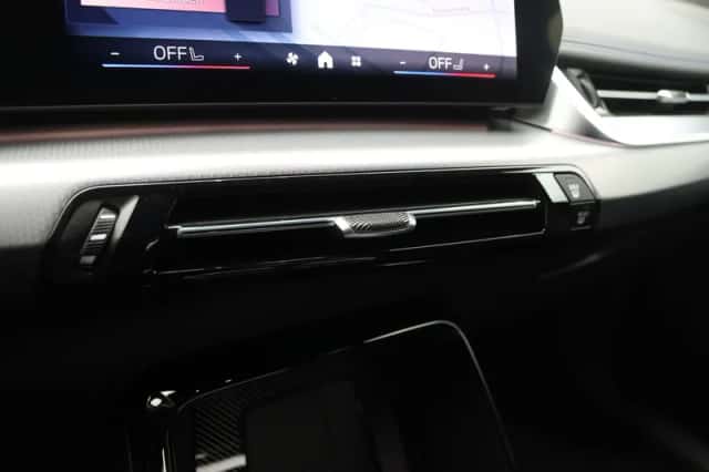 BMW iX1 (2025) thumbnail 14