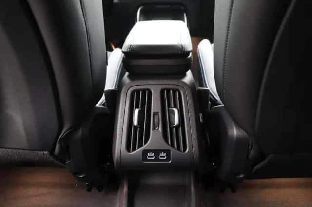 BMW iX1 (2025) thumbnail 18