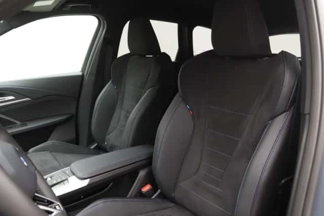 BMW iX1 (2025) thumbnail 6