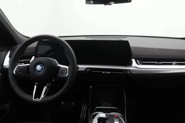 BMW iX2 (2025) thumbnail 14