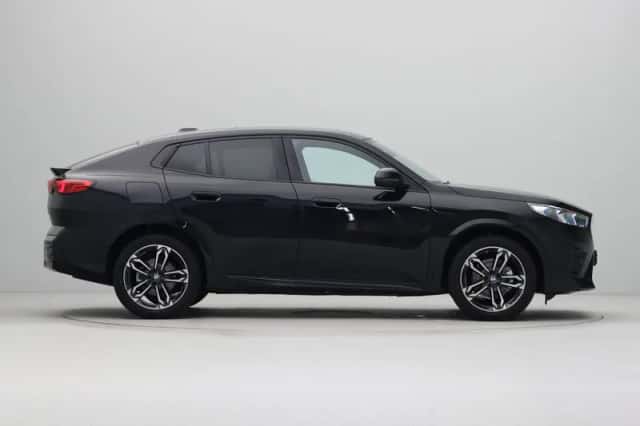 BMW iX2 (2025) thumbnail 4