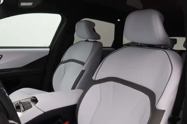 BMW iX3 (2026) thumbnail 4