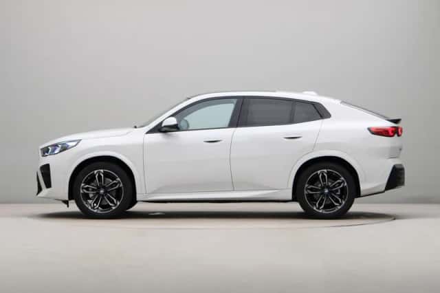 BMW iX2 (2025) thumbnail 12