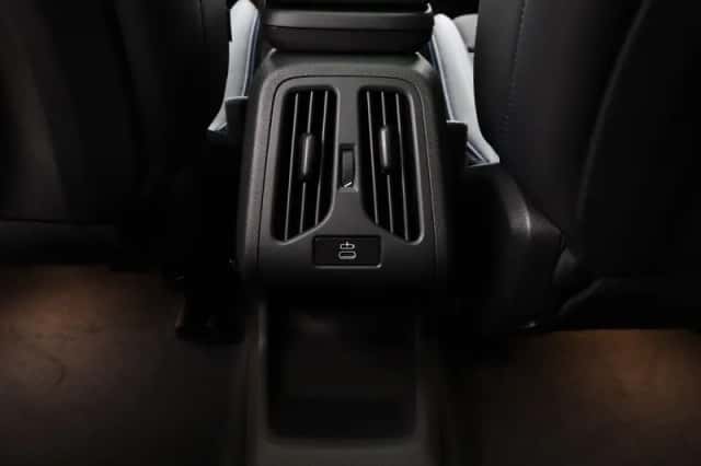 BMW iX2 (2025) thumbnail 18