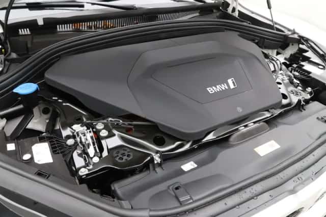 BMW iX2 (2025) thumbnail 4