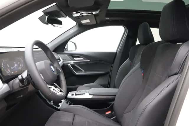 BMW iX2 (2025) thumbnail 5