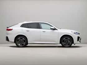 BMW iX2 (2025) thumbnail 8