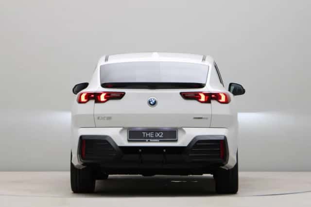 BMW iX2 (2025) thumbnail 10