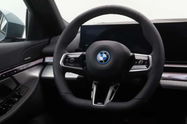 BMW i5 (2026) thumbnail 16