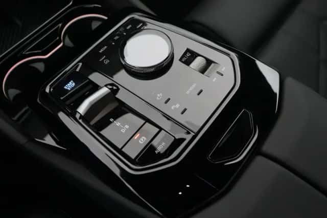 BMW i5 (2026) thumbnail 34