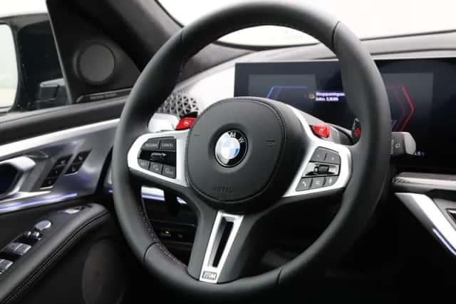 BMW XM (2026) thumbnail 2