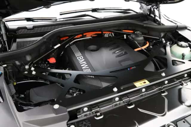 BMW XM (2026) thumbnail 4