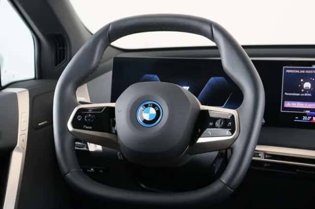 BMW iX (2025) thumbnail 2