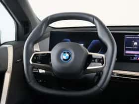 BMW iX (2025) thumbnail 2