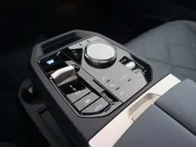 BMW iX (2025) thumbnail 18