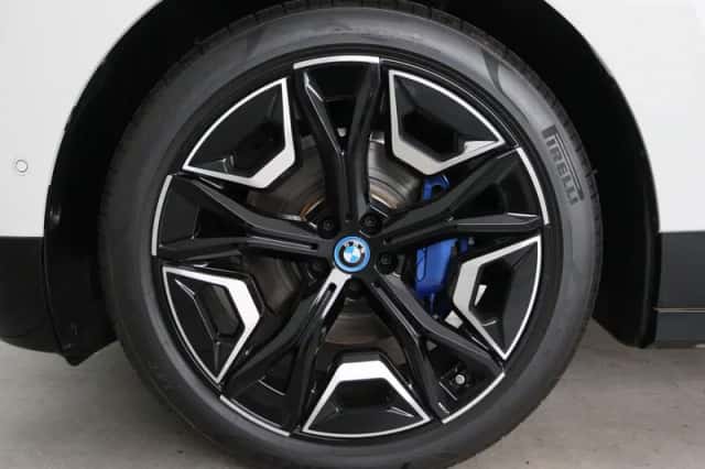 BMW iX (2025) thumbnail 19
