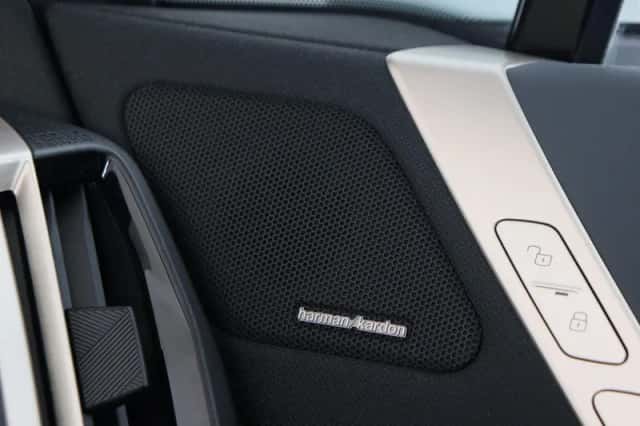 BMW iX (2025) thumbnail 24