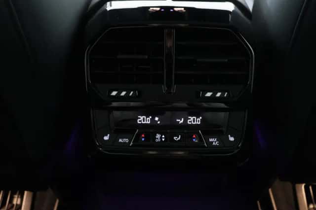 BMW iX (2025) thumbnail 26