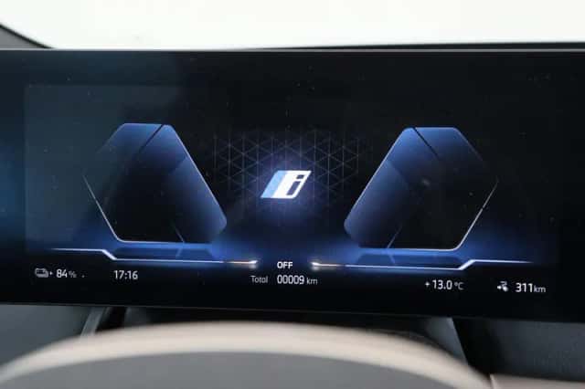 BMW iX (2025) thumbnail 4