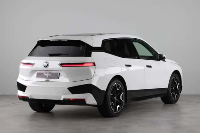 BMW iX (2025) thumbnail 9