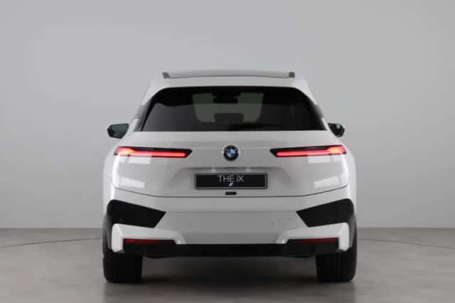 BMW iX (2025) thumbnail 10