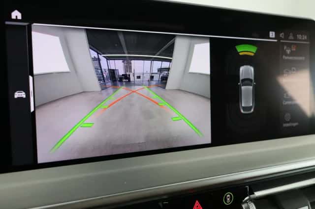 BMW X4 (2026) thumbnail 12