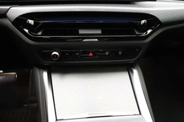BMW i4 (2026) thumbnail 16