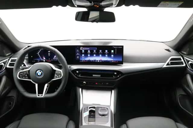 BMW i4 (2026) thumbnail 26